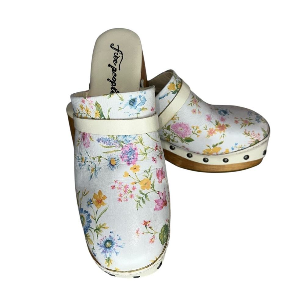 Free People Calabasas Boho Floral Round Toe Wooden Heel Clogs Shoes Size 38 - Picture 9 of 12